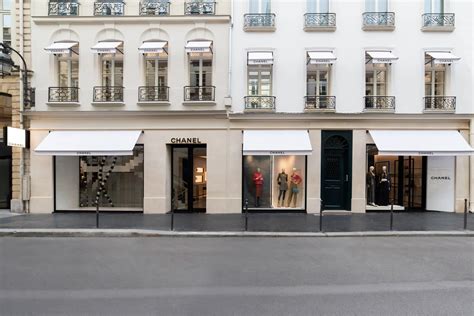 Paris : la boutique Chanel de l’avenue Montaigne cible d’un .